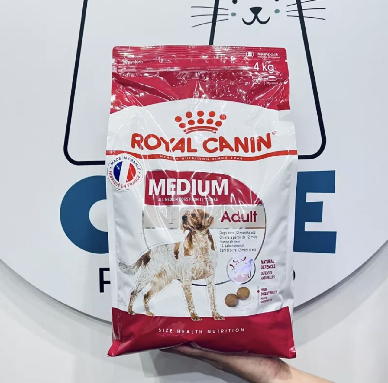 Thức ăn cho chó Royal Canin Medium Adult