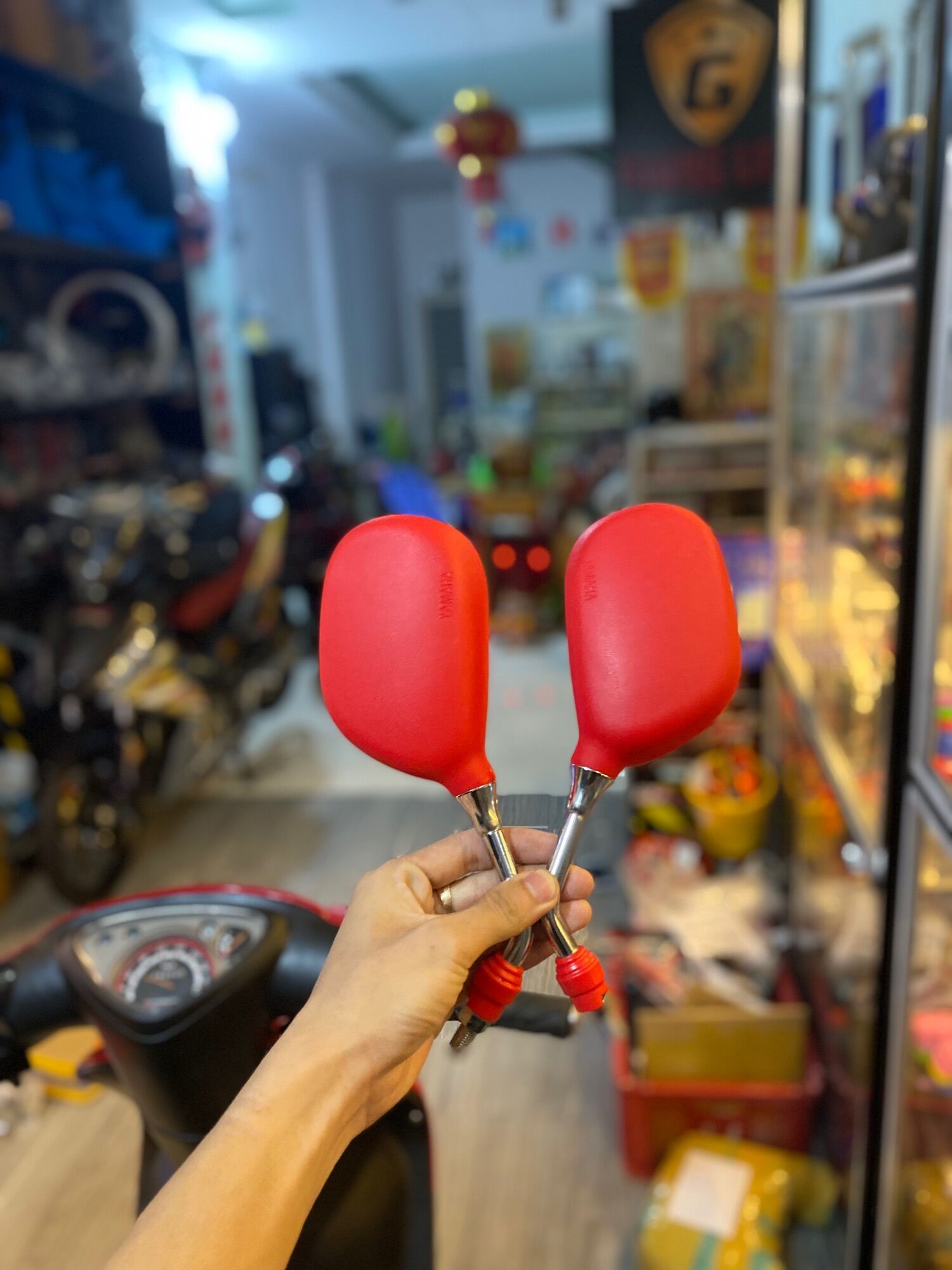 Cặp kính spark màu đỏ gắn mọi dòng xe