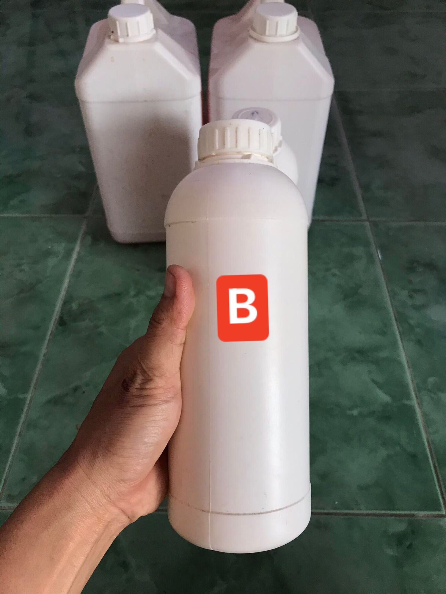 Hoá chất pha sẵn A+B dùng tẩy ốc Titan.