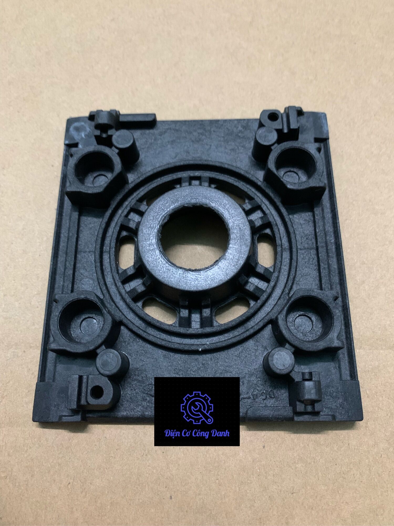 Đế nhựa vuông máy chà nhám rung maktec mt920 mt921 mt925 / makitaa 4557 m9200/ dca asb 02-100