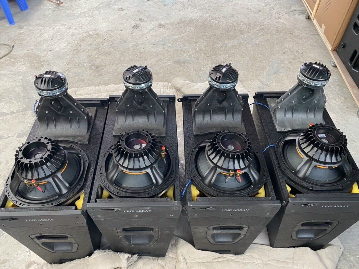 Loa array 30 công suất đỉnh điểm 2000w , giá 1 đôi