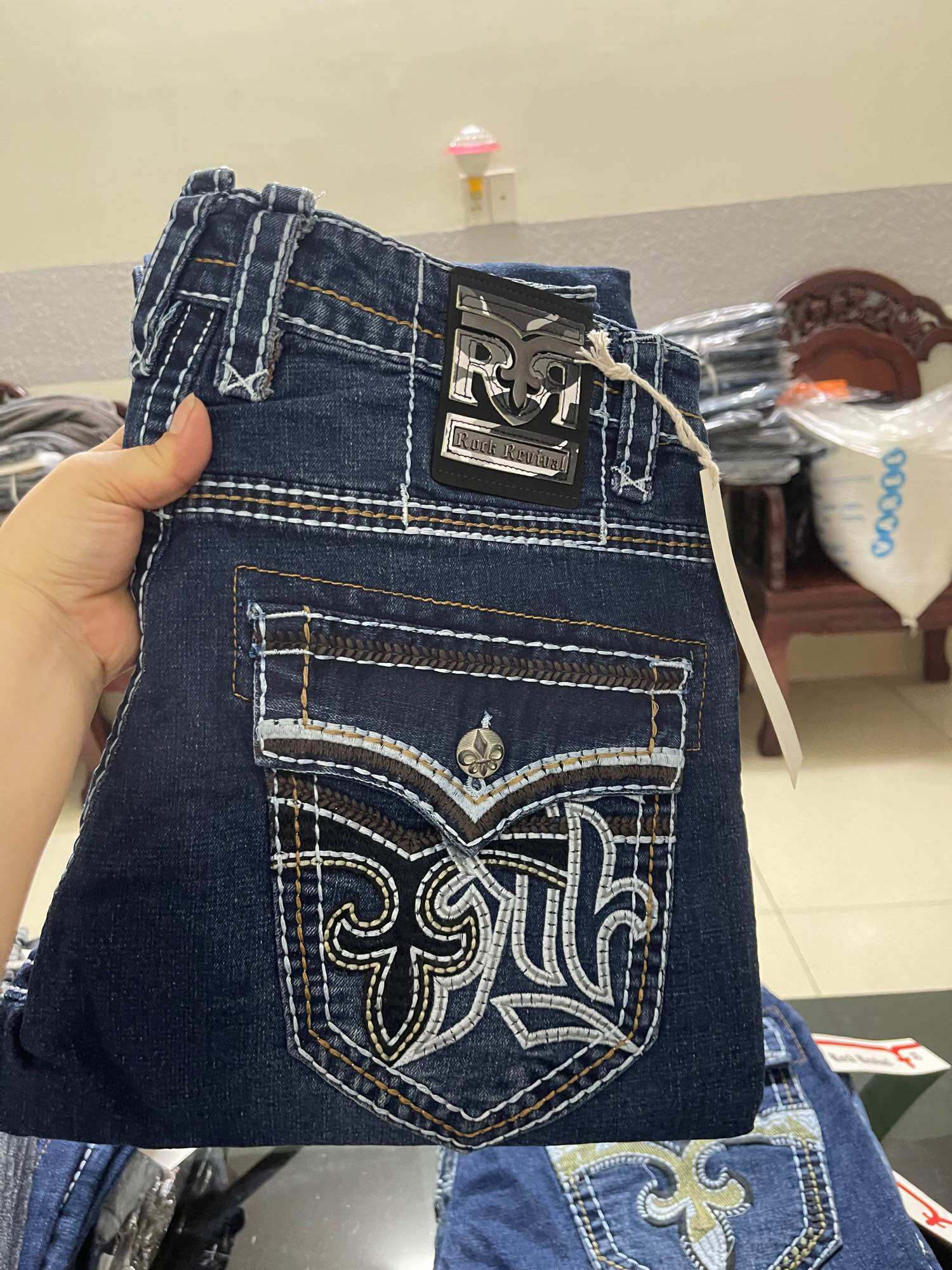 Quần jeans nam nắp túi chỉ nổi