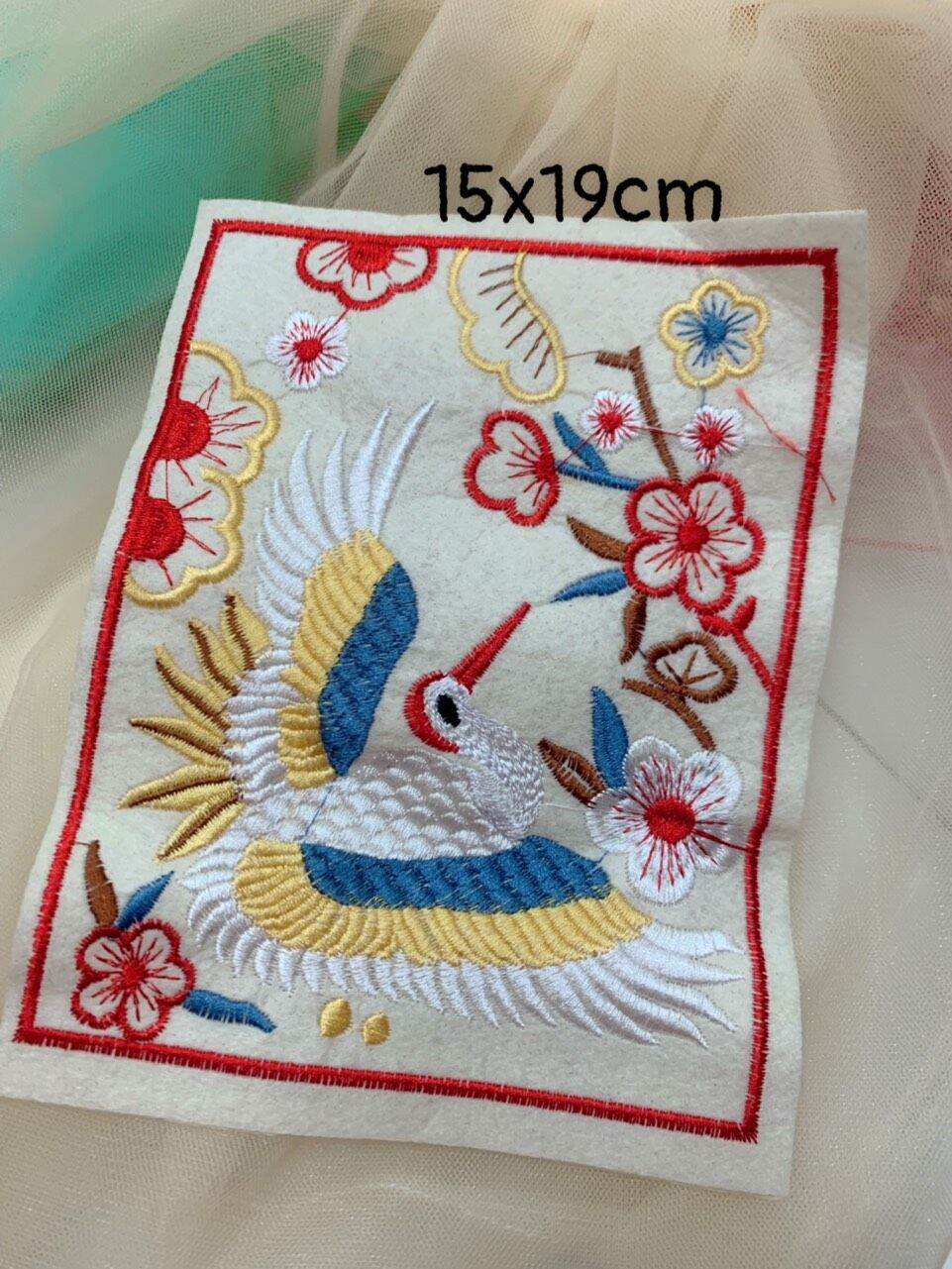 Miếng thêu hạc trang trí áo dài