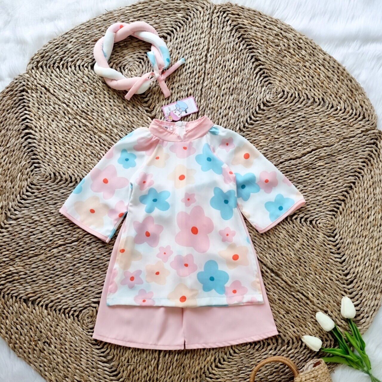 Áo dài Tết cách tân hoa đào Mẹ & Bé kèm mấn
