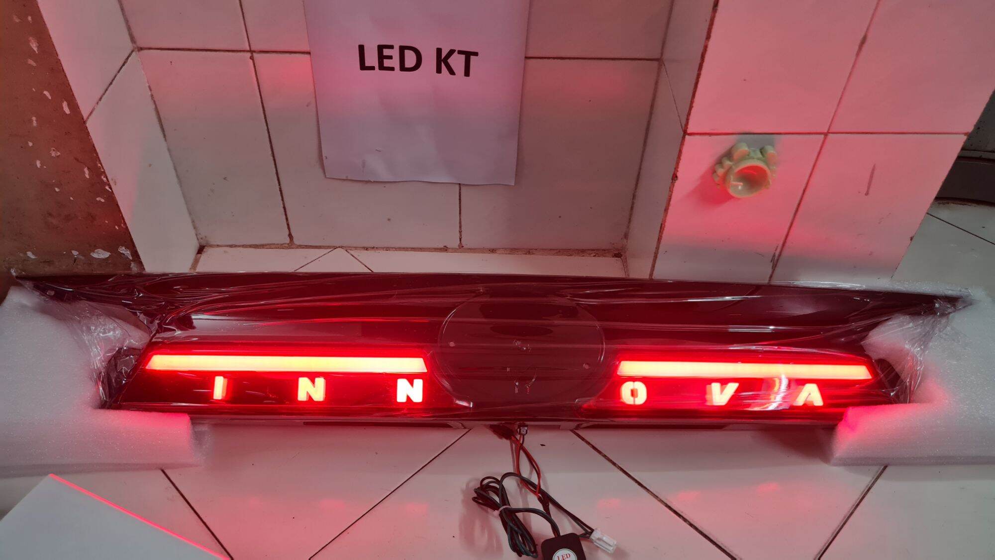 Led tay cốp Innova có chữ INNOVA cắm jack zin có chế độ welcome chào mừng led cốp innova 2016-2022