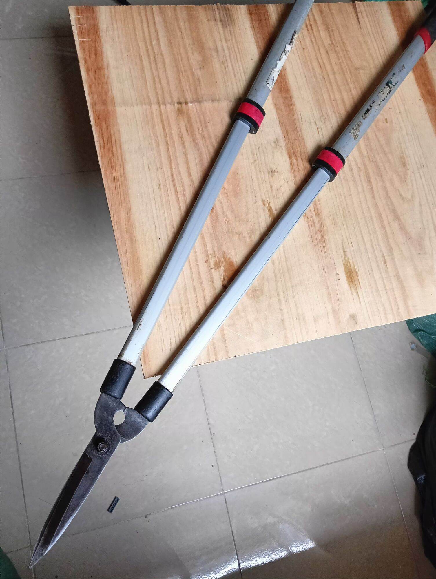 Kéo cắt cành kéo dài và thu gọn hàng Nhật Bãi J452