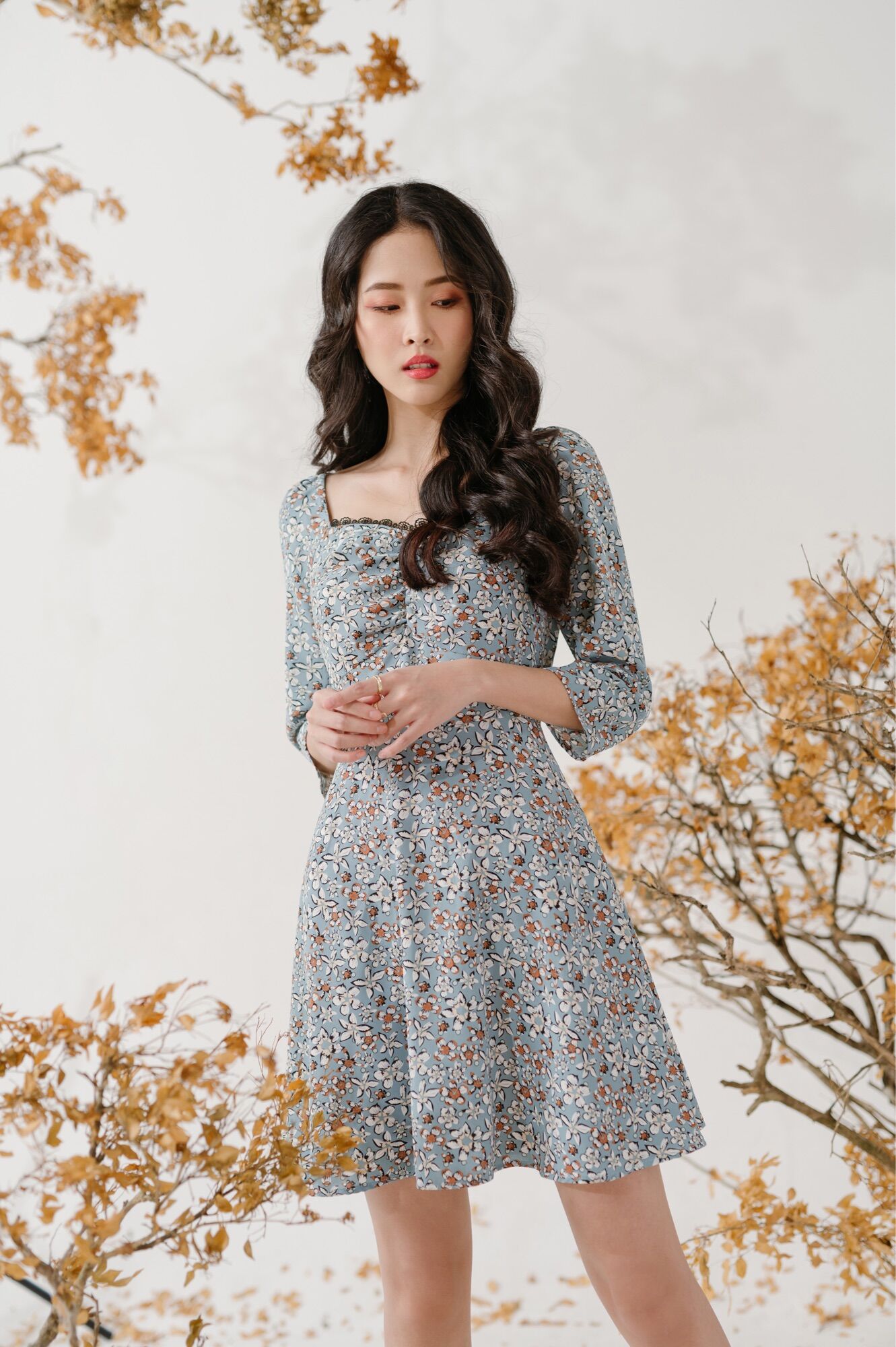 Váy nhíu ngực cổ ren tay lửng