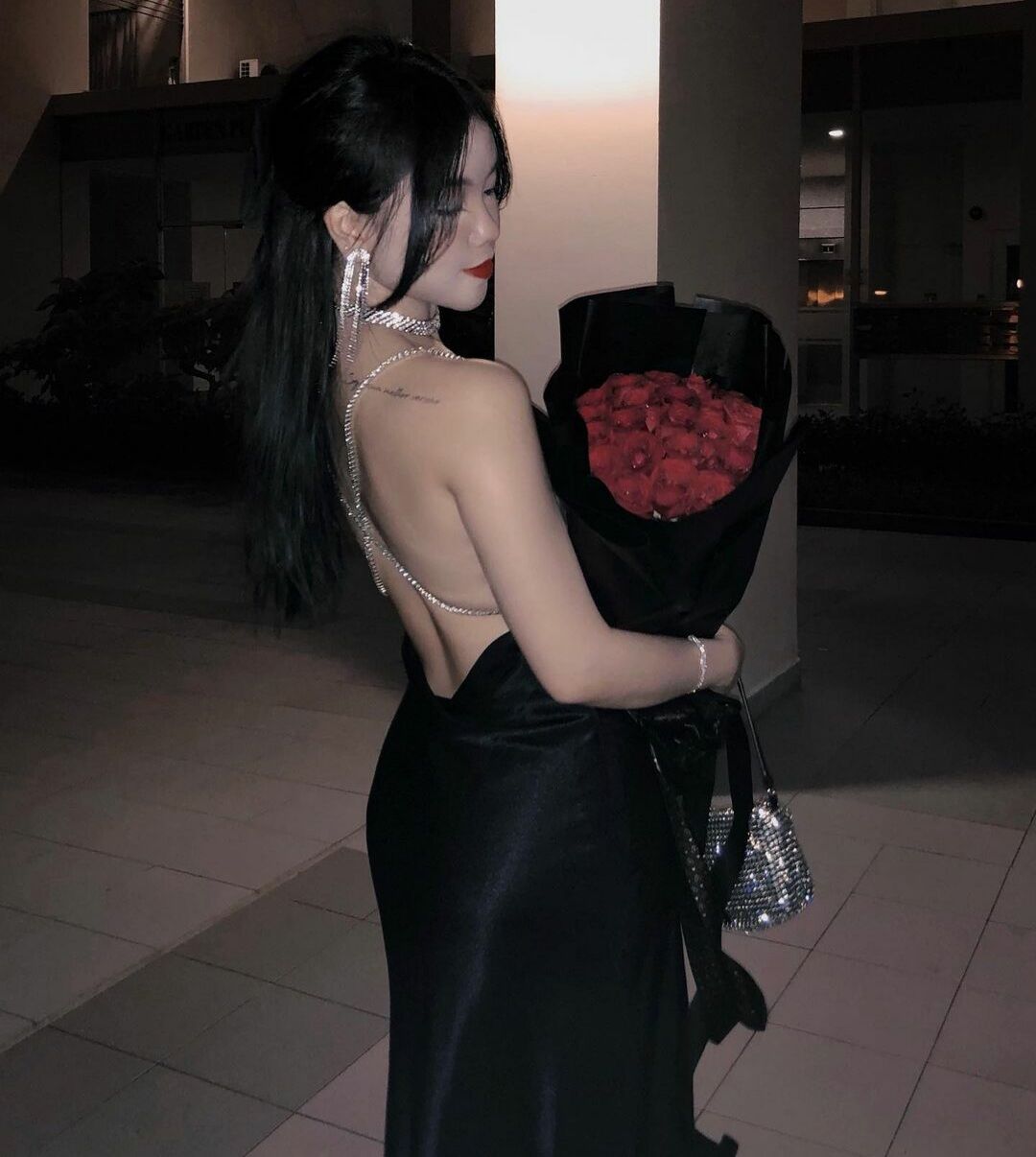 Đầm Lụa Hở Lưng Dây Đá