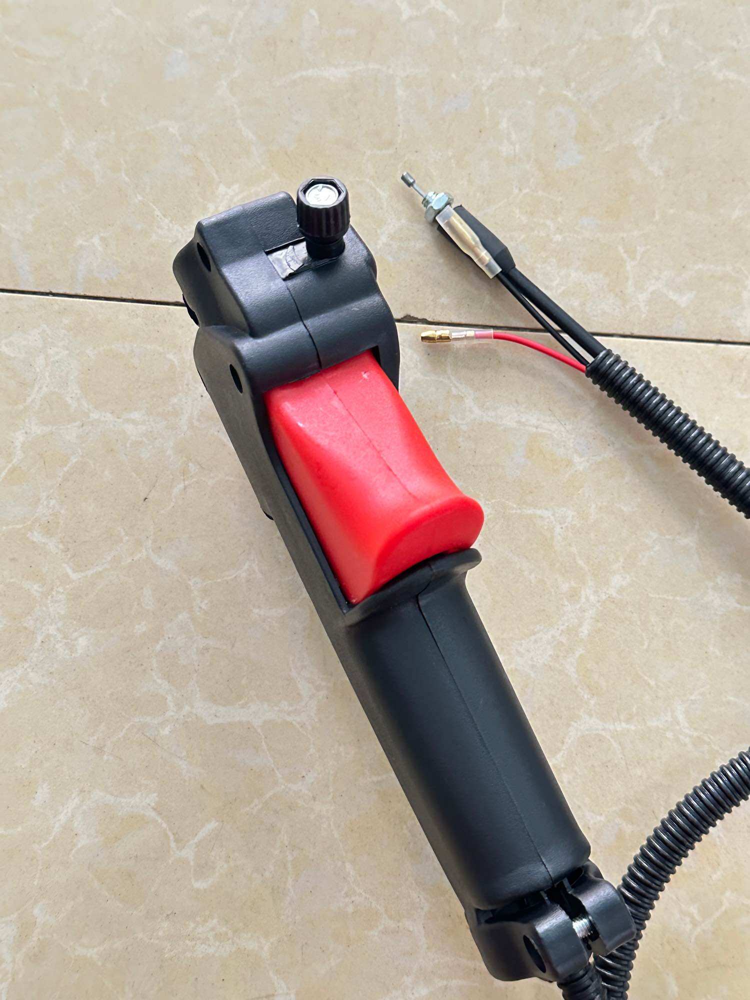 Tay bóp ga máy cắt cỏ đeo lưng