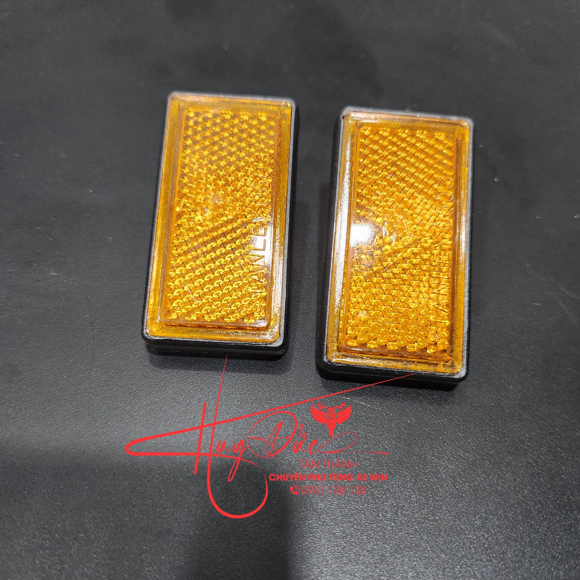 phản quang gắn tai thỏ xe Win 100 , loại 1 .
