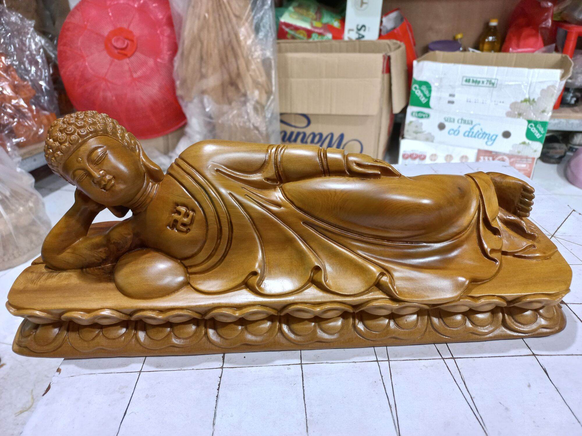 Tượng phật nằm niết bàn bằng gỗ bách xanh