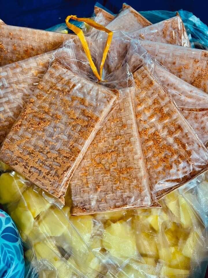 Bánh tráng xì ke vuông lắc muối