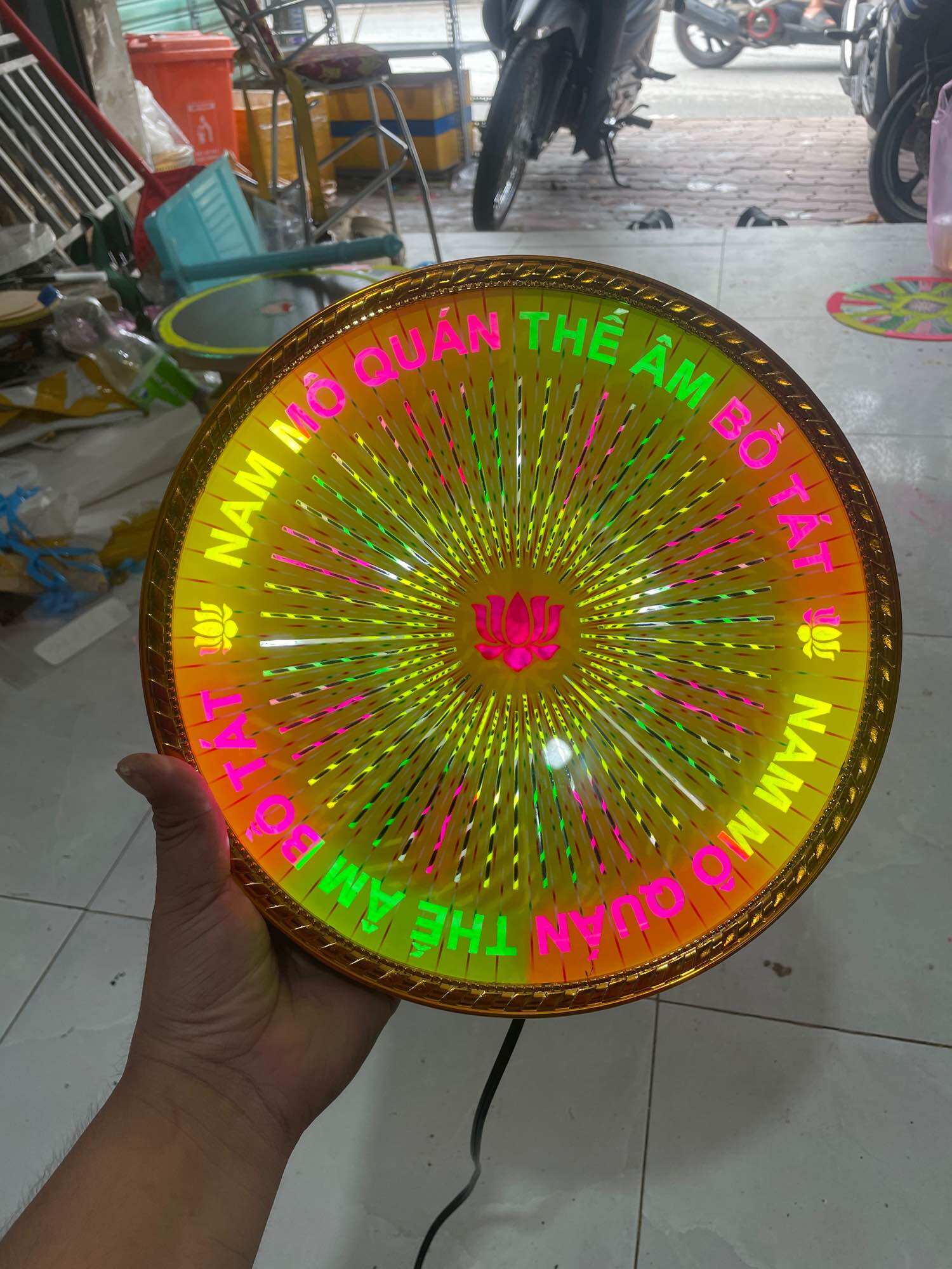 Đèn Hào Quang Chữ Nam Mô Quán Thế Âm Bồ Tát trang trí tượng Phật