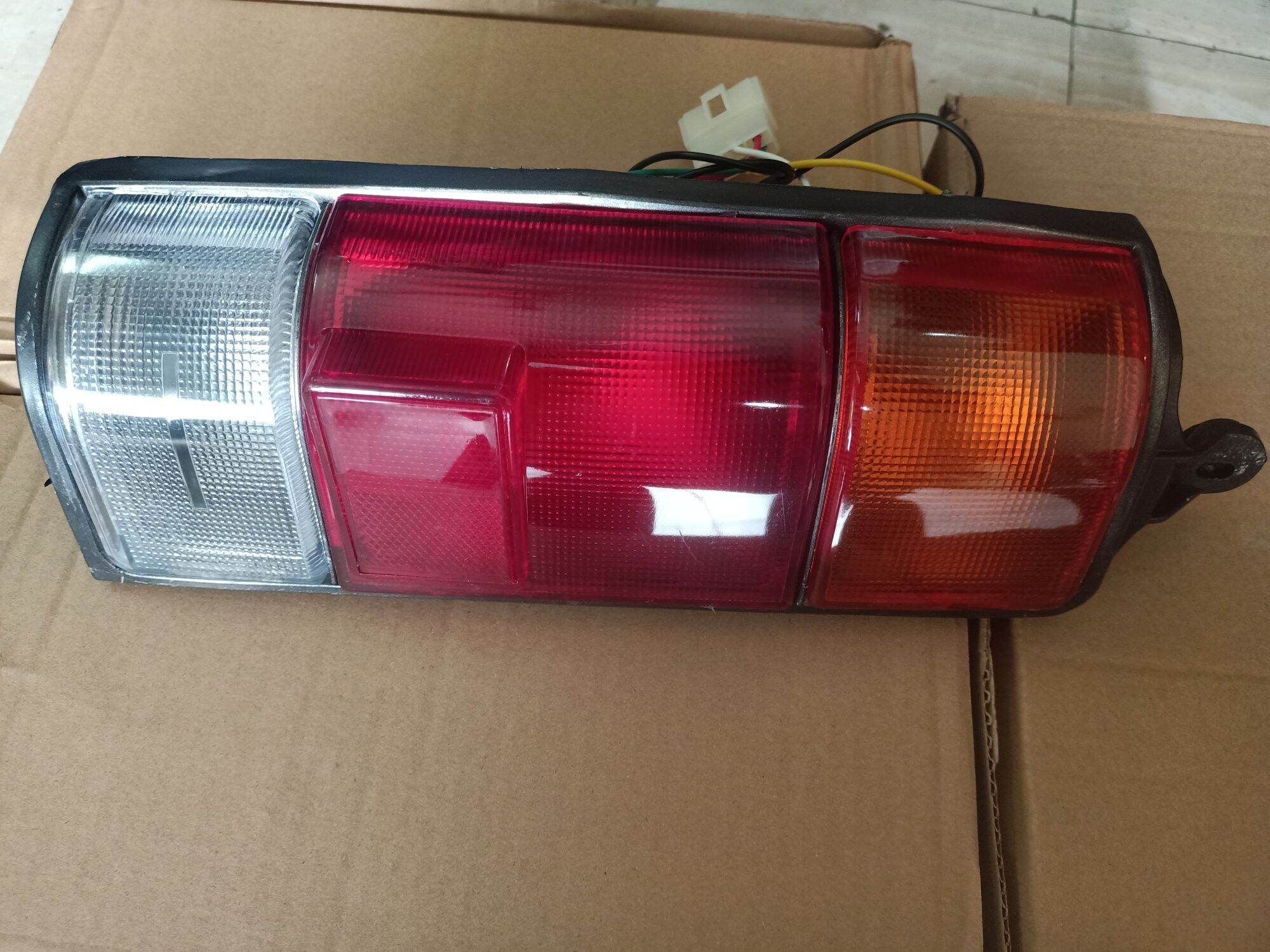 Đèn hậu Suzuki 7 chỗ