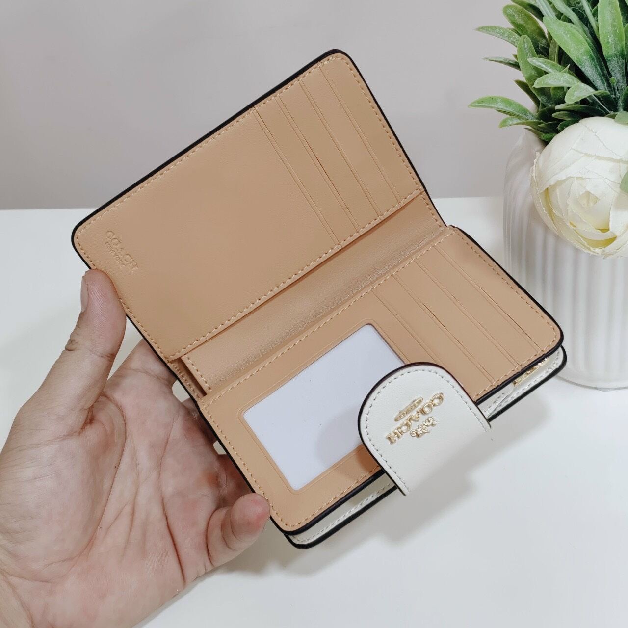 VÍ C🅾️ACH 💥 Medium Corner Zip Wallet siêu sang
