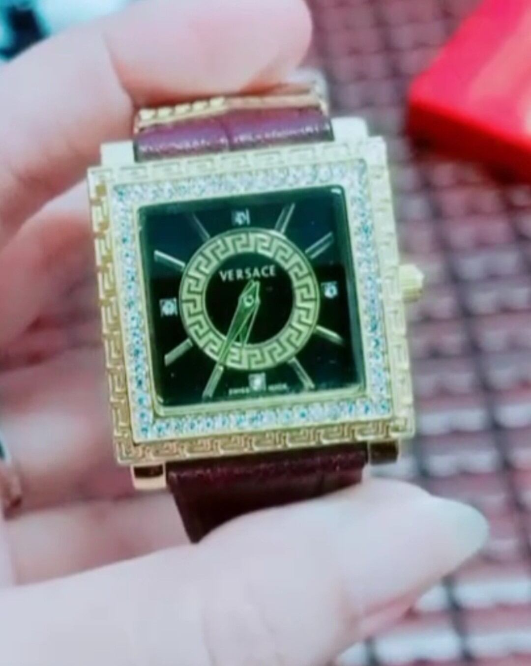 Đồng hồ nữ VERSACE tím cao cấp Thụy Sĩ