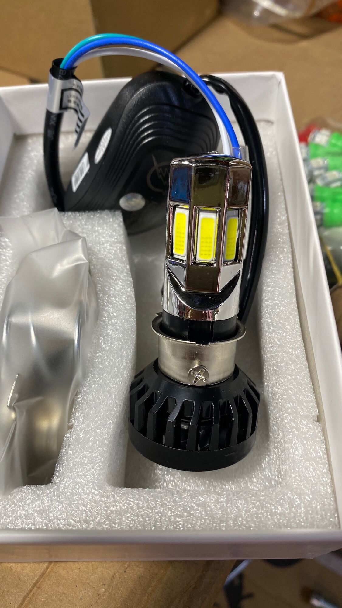 đèn led 6 tim 60w gắn xe máy - ô tô