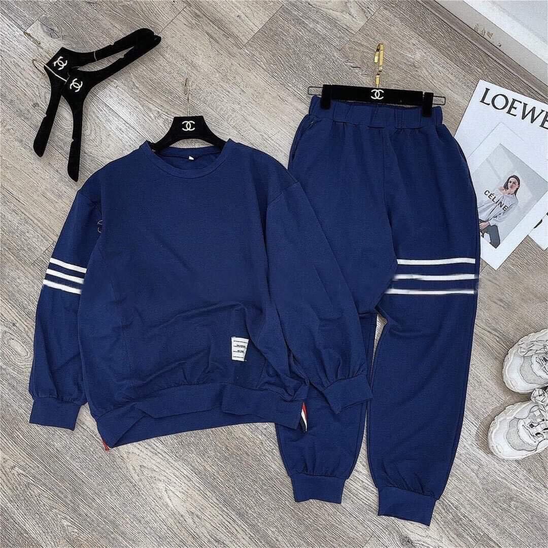 Sét thom cổ tròn gồm áo sweater và quần bom