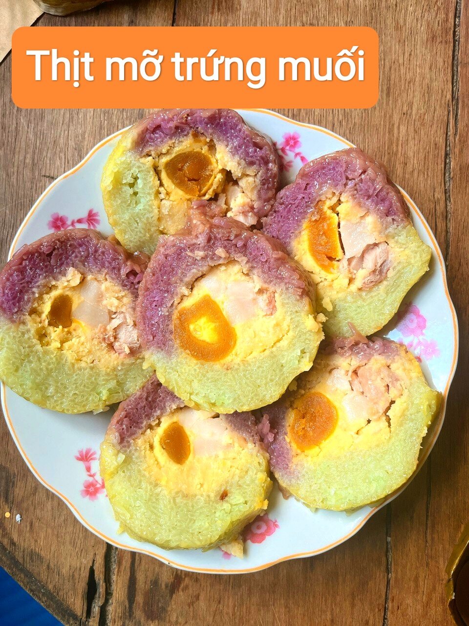 bánh tét thịt mỡ trứng muối có nước cốt