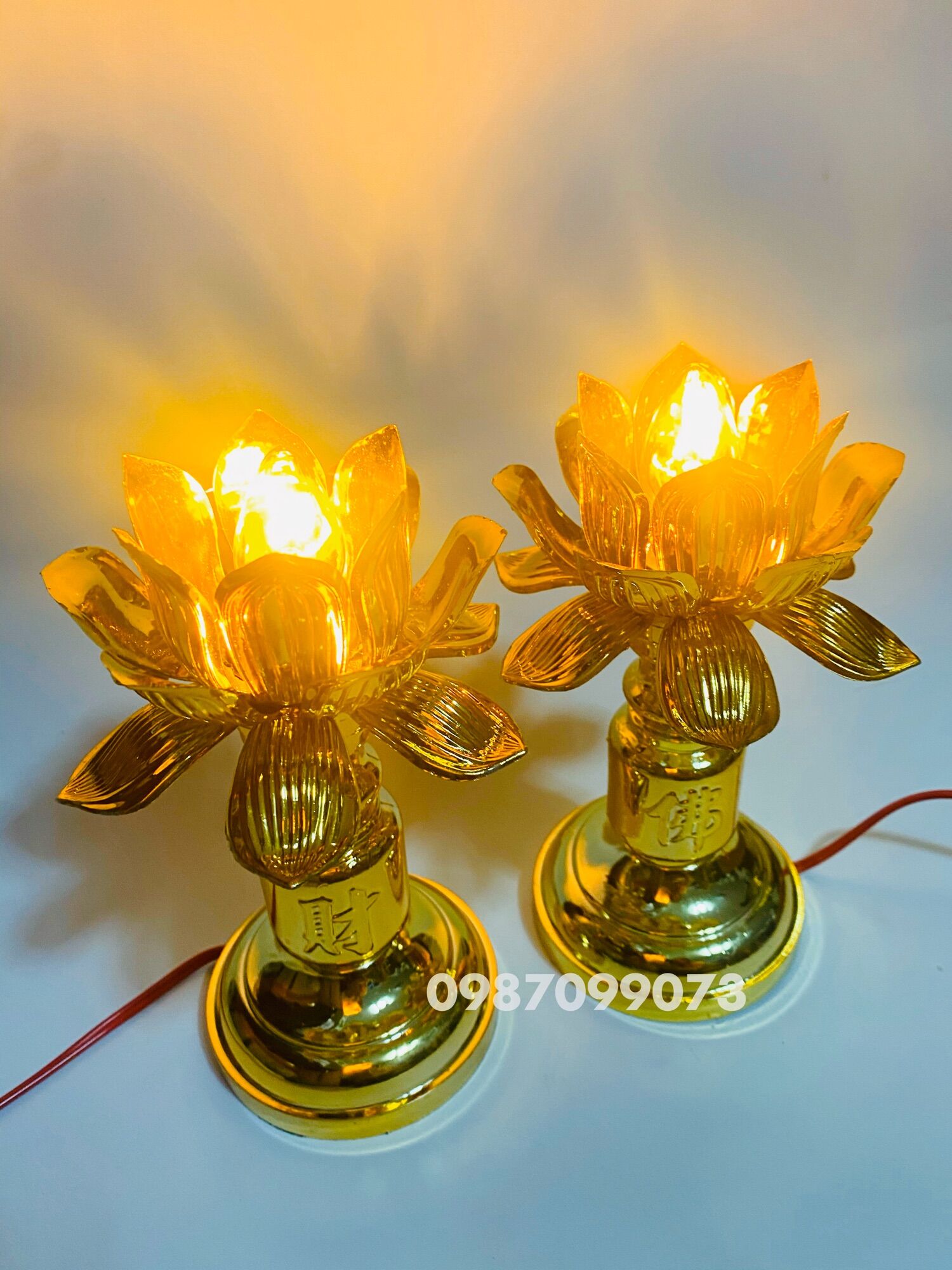 Đèn thờ hoa sen mạ vàng ( một cặp )