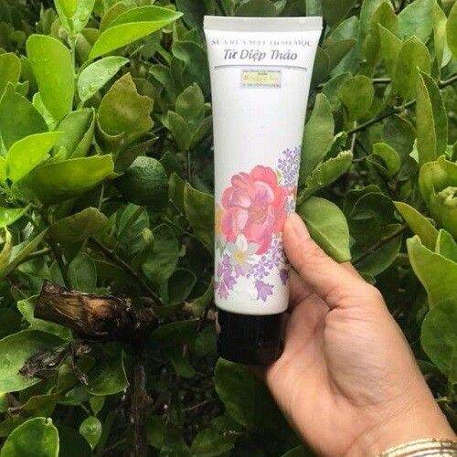 SỮA RỬA MẶT THẢO MỘC TỨ DIỆP THẢO