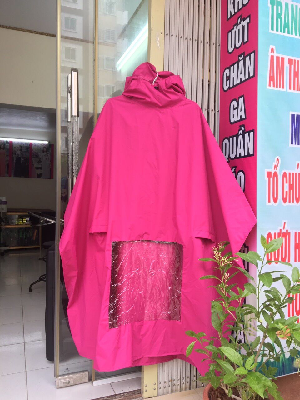Áo mưa cánh dơi