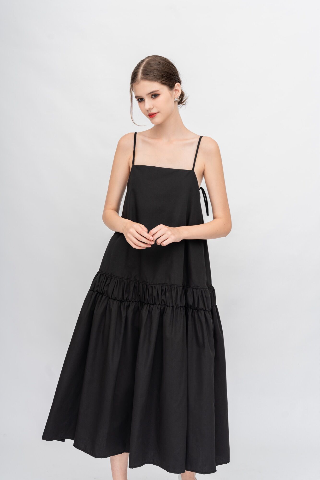 Ruby dress | Váy dây đơn giản