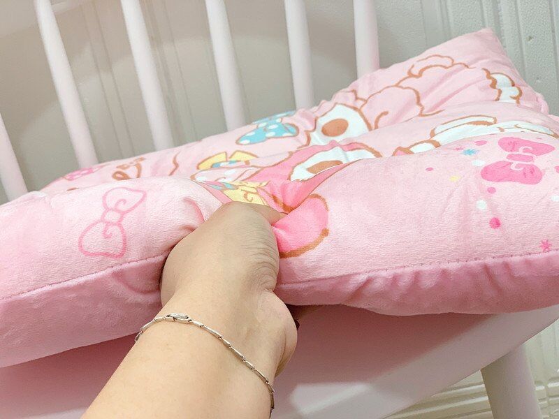Gối tựa lưng, nệm lót ghế Hello Kitty - Doremon Doraemon