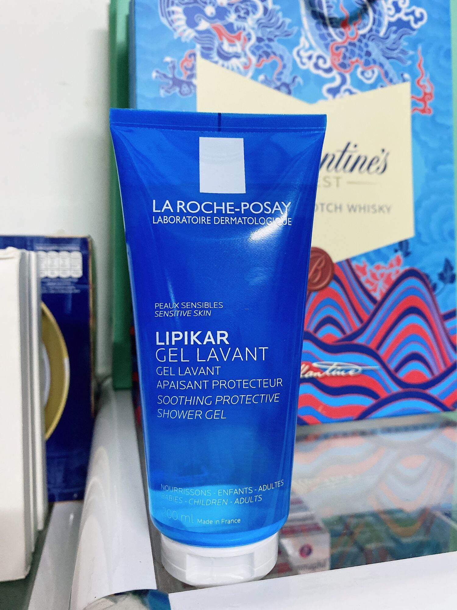 Gel tắm cho da khô, nhạy cảm Lipikar Gel Lavant La Roche-Posay 200ml