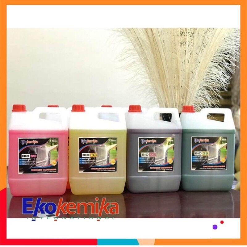 Dung Dịch Rửa Xe Không Chạm EKOKEMIKA BIO 45 Can 5L