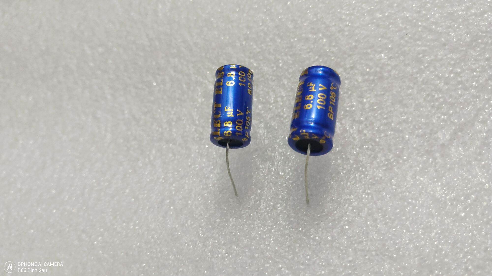 2 cái  tụ 6,8 uf 100v dùng  cho loa trung