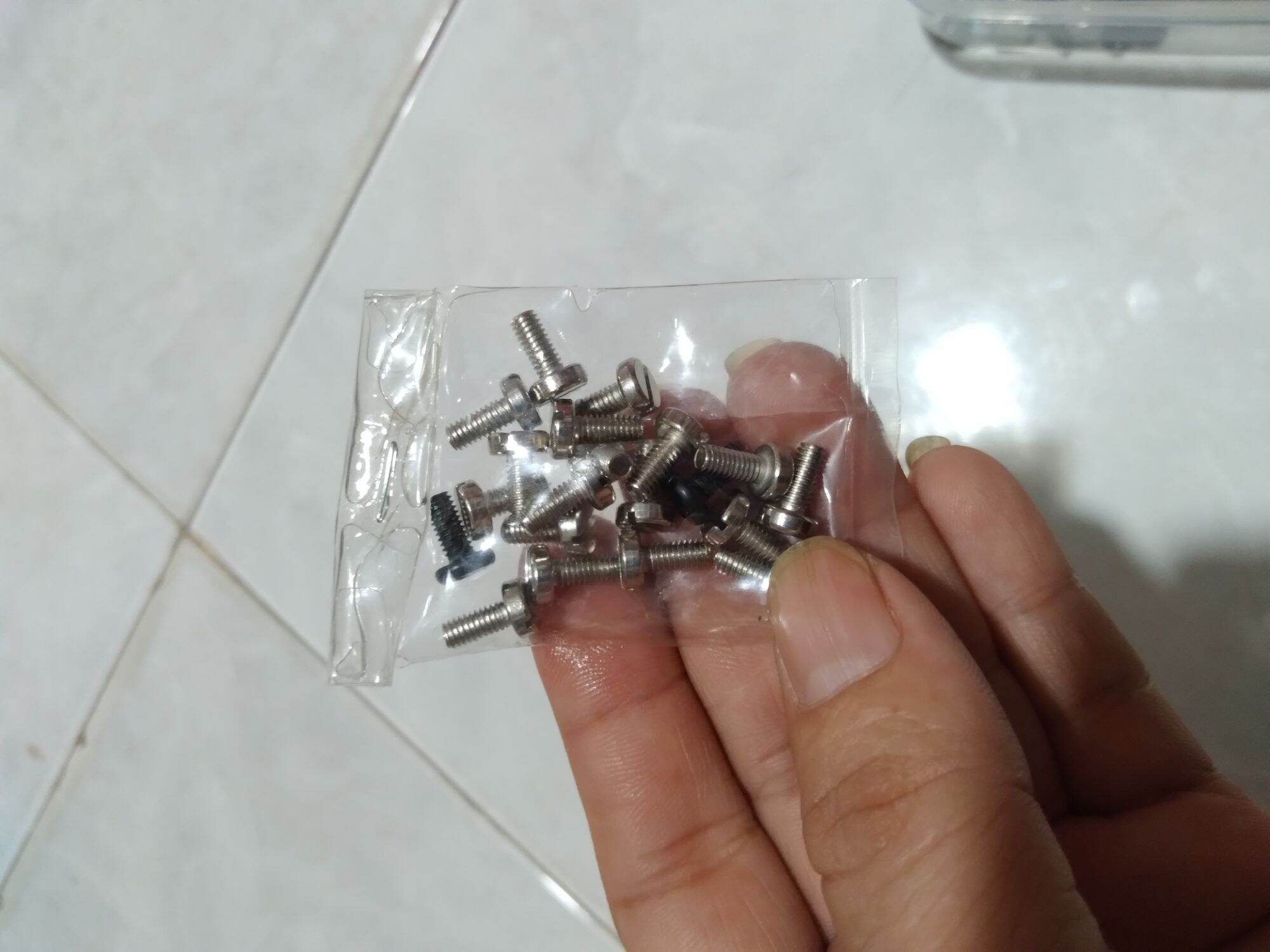 Ốc vặn chân vịt máy may công nghiệp ,Giá bán 20000,5 con