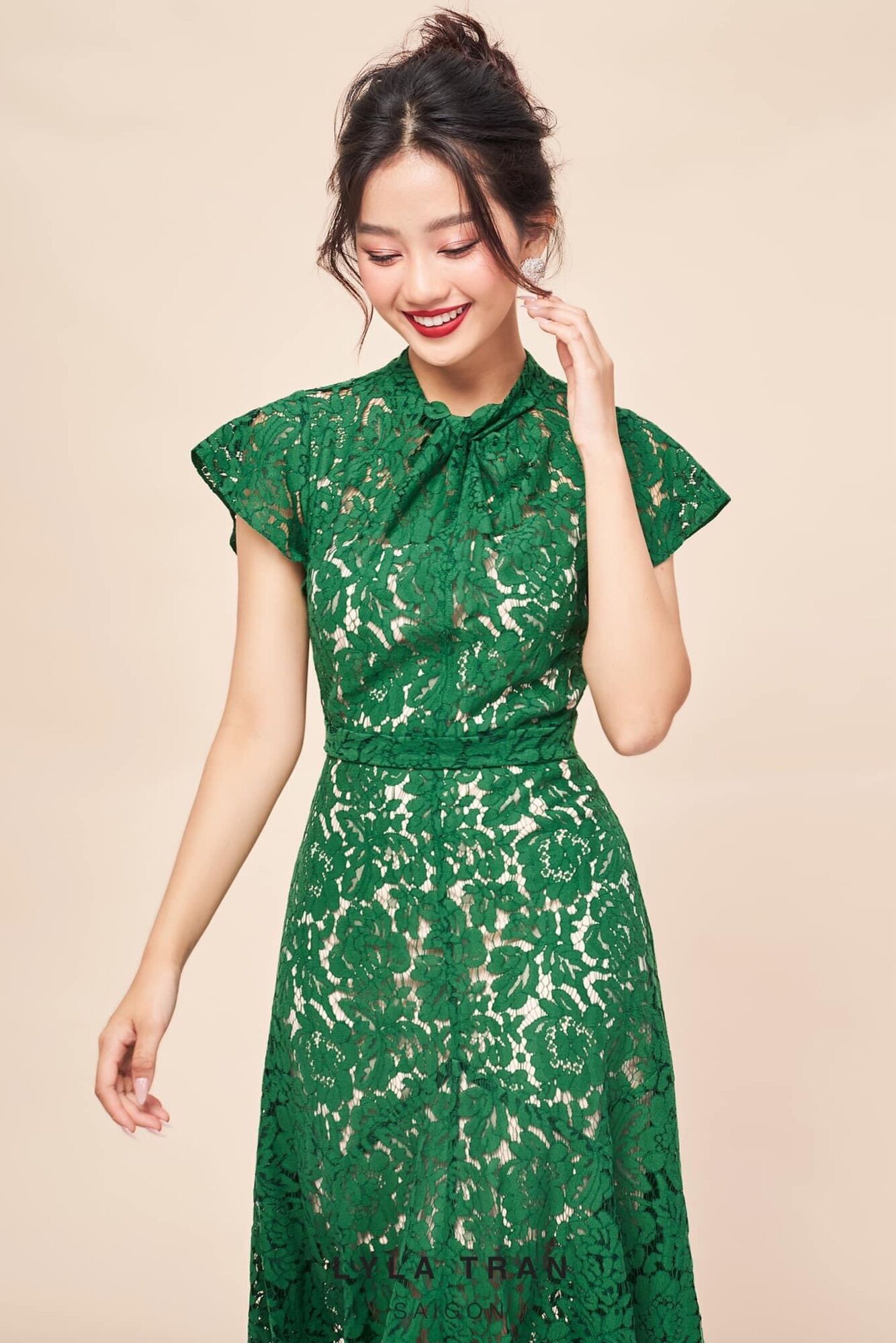 Đầm ren xanh/trắng cổ cao phom A (DONNIE)