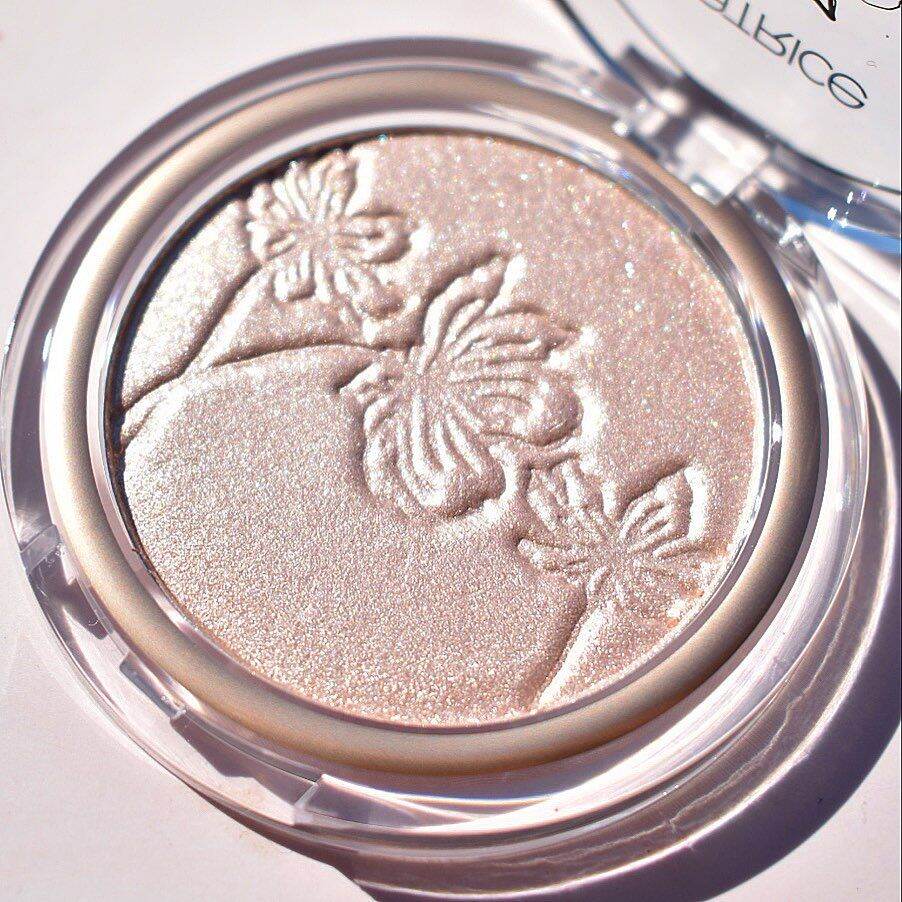 Phấn siêu bắt sáng CATRICE More Than Glow Highlighter