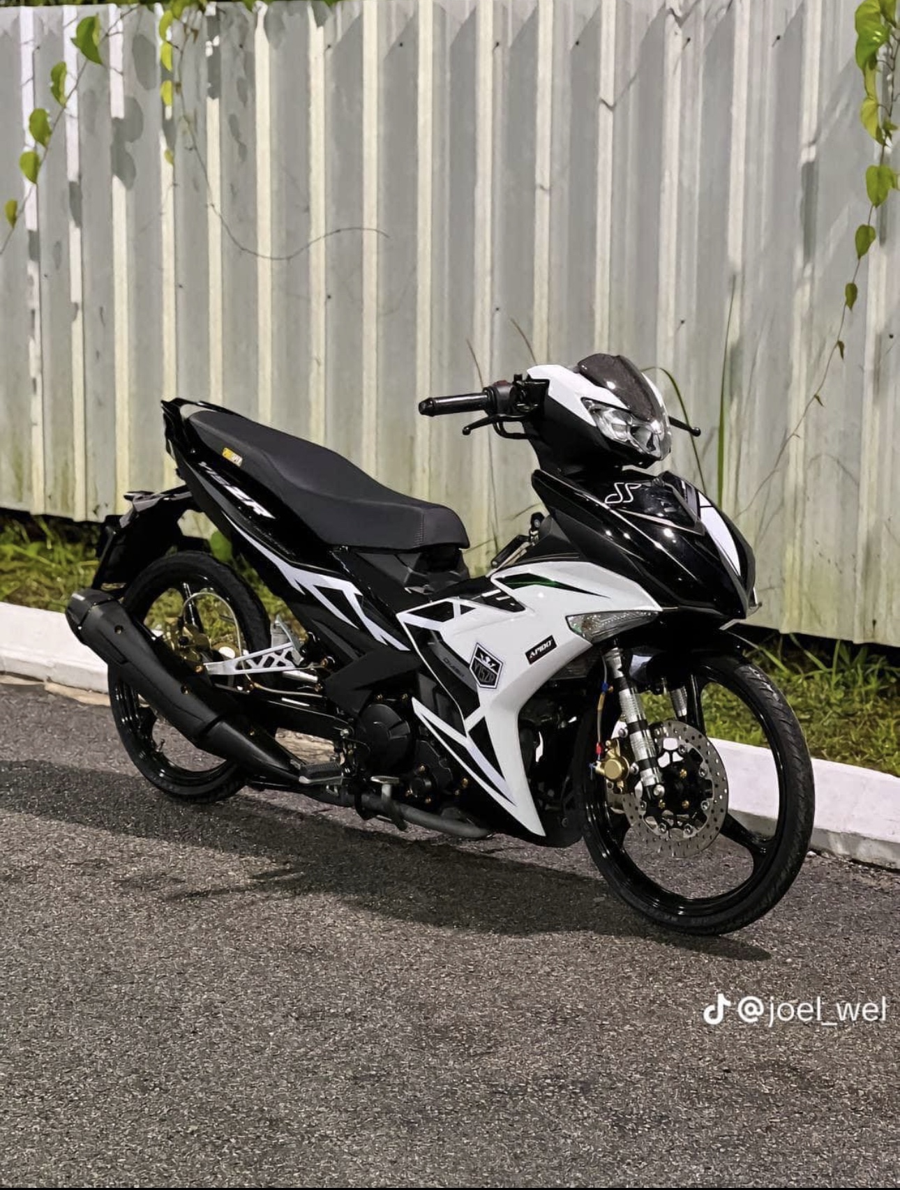 Tem rời exciter 150 trắng đen