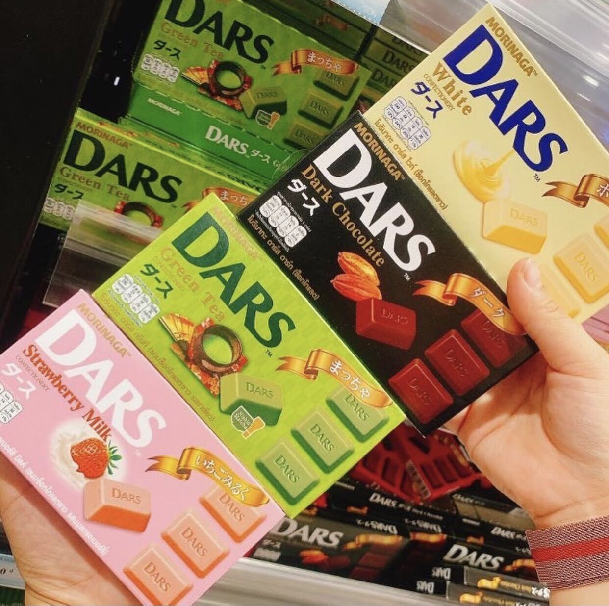 Socola Morinaga Dars vị sữa/trà xanh/dark/white/dâu hộp 42g