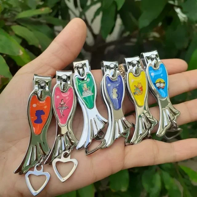 Bấm cắt móng hình tiên cá