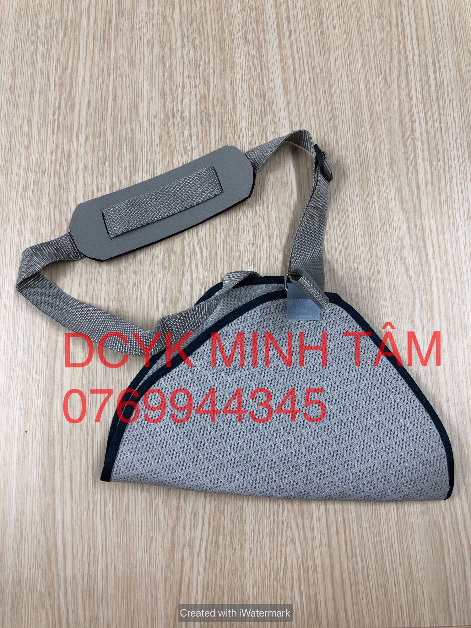 Đai treo tay tam giác (dành cho người gãy tay, bị chấn thương tay)