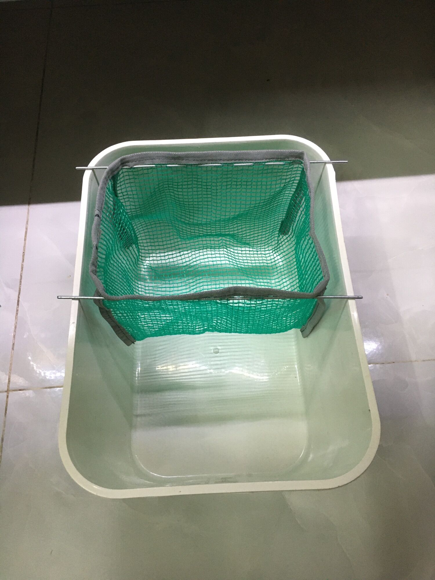 Lồng lưới đẻ cá Guppy cho khay 7l