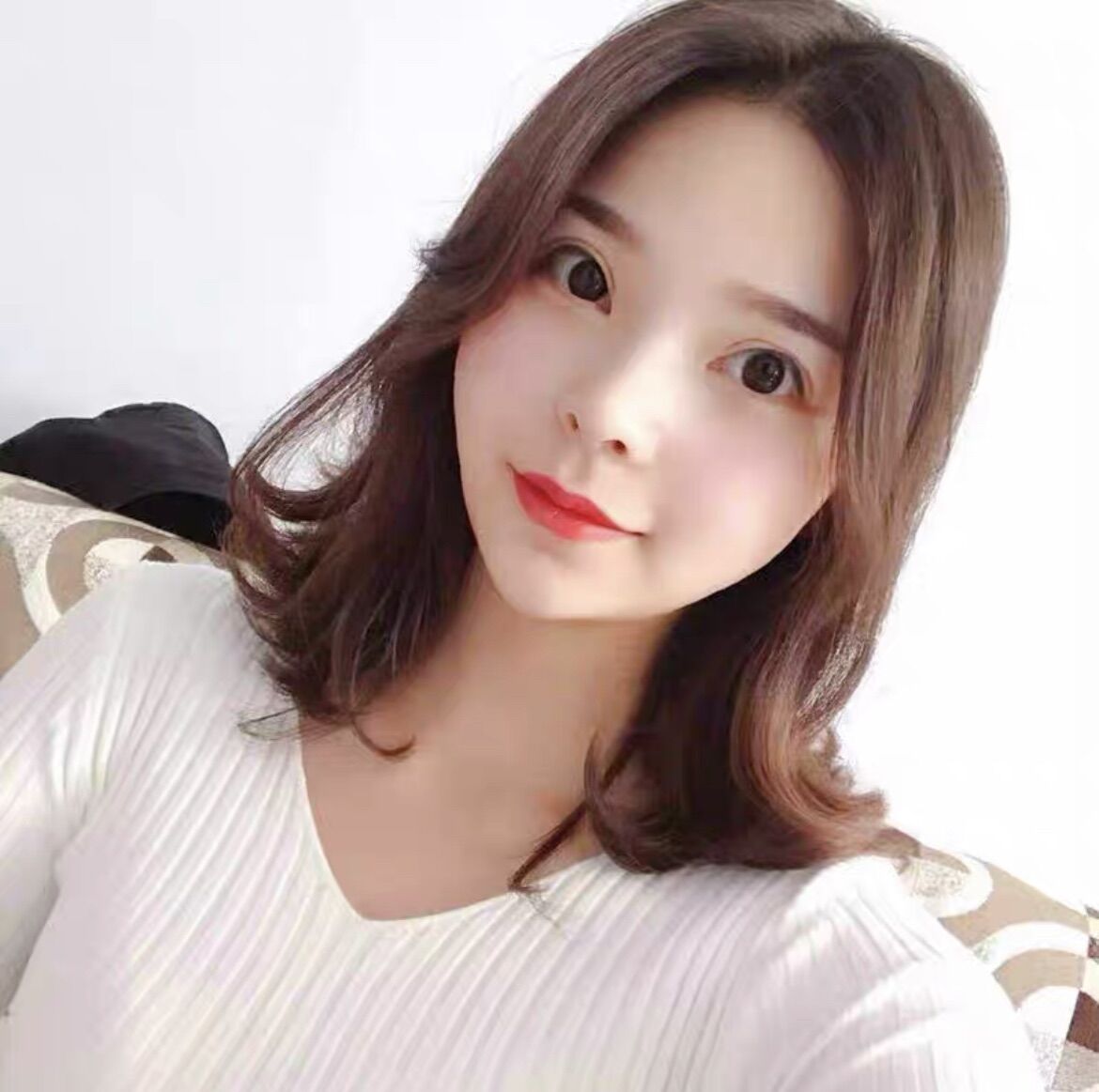 Áo len lông cừu dài tay cổ tim Basic