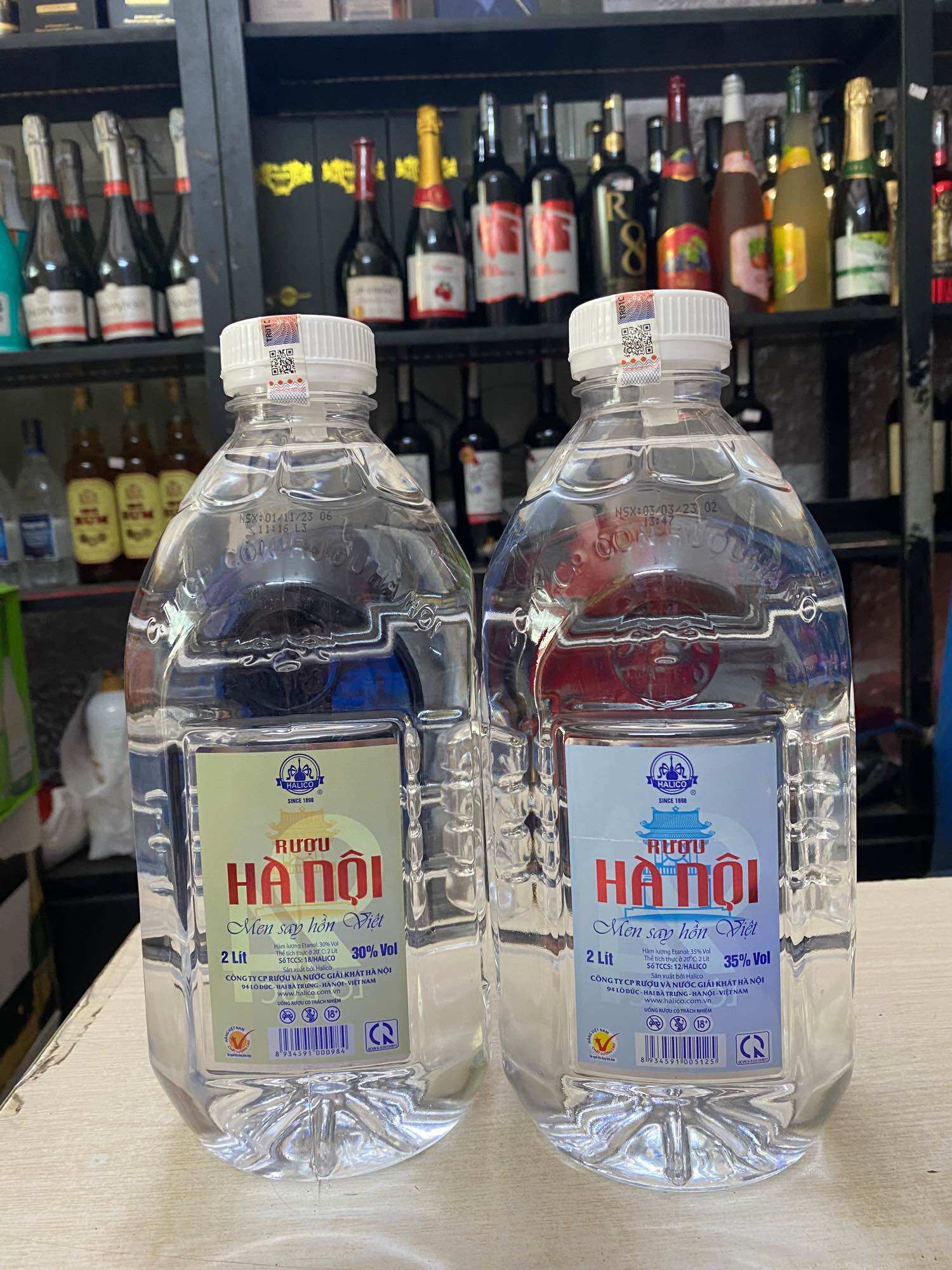 Thùng x 6 Chai Rươu HÀ NỘI 2 Lít ( 30% -35%)