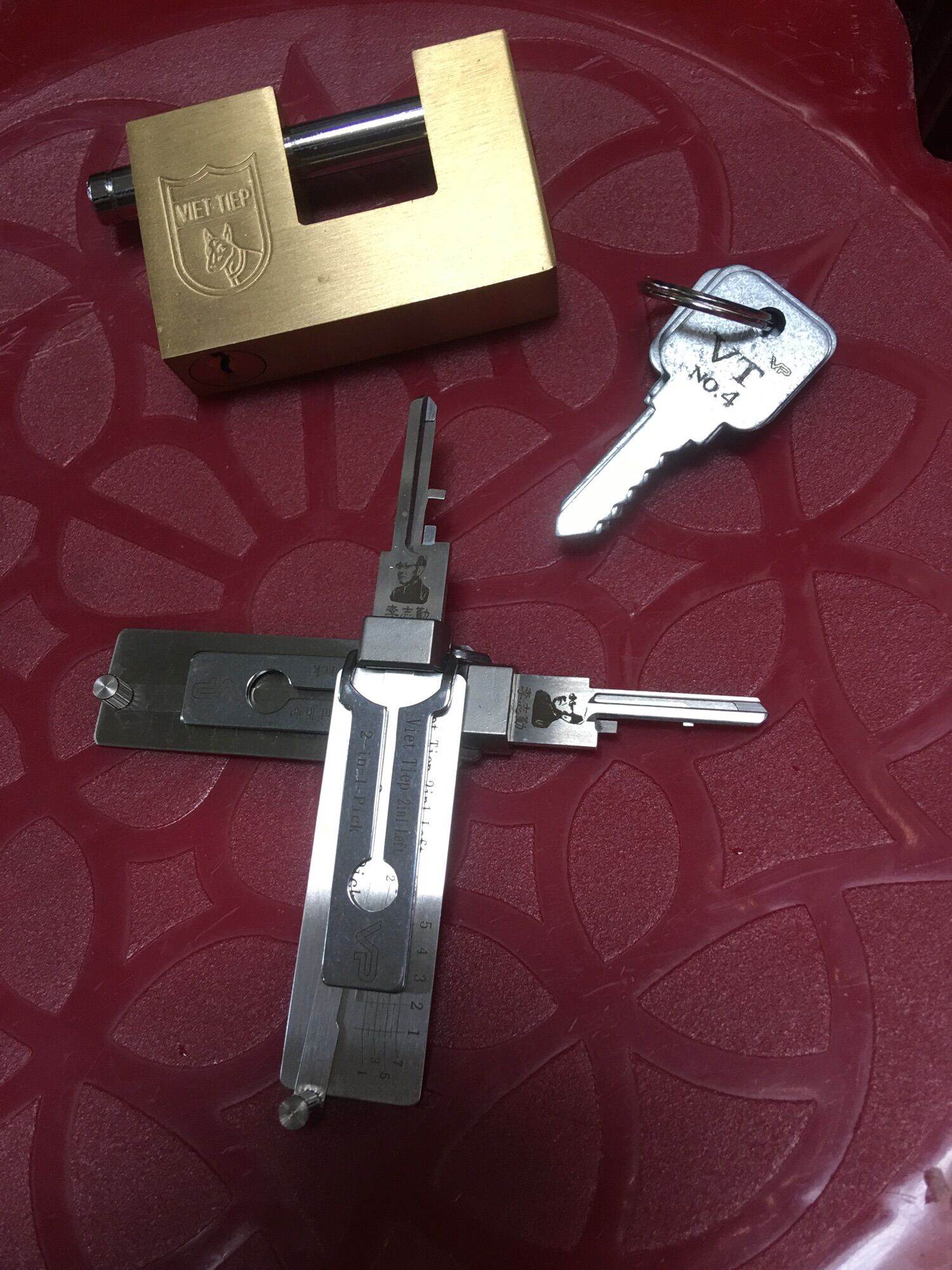 CÂY MỞ KHOÁ V TIỆP TO ÔNG GIÀ