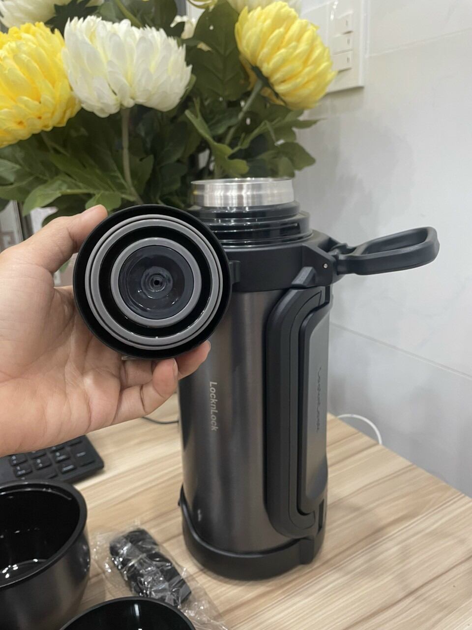 Bình giữ nhiệt LocknLock Easy Take Hot Tank - 1.8L ( Đen, Xám, Xanh)
