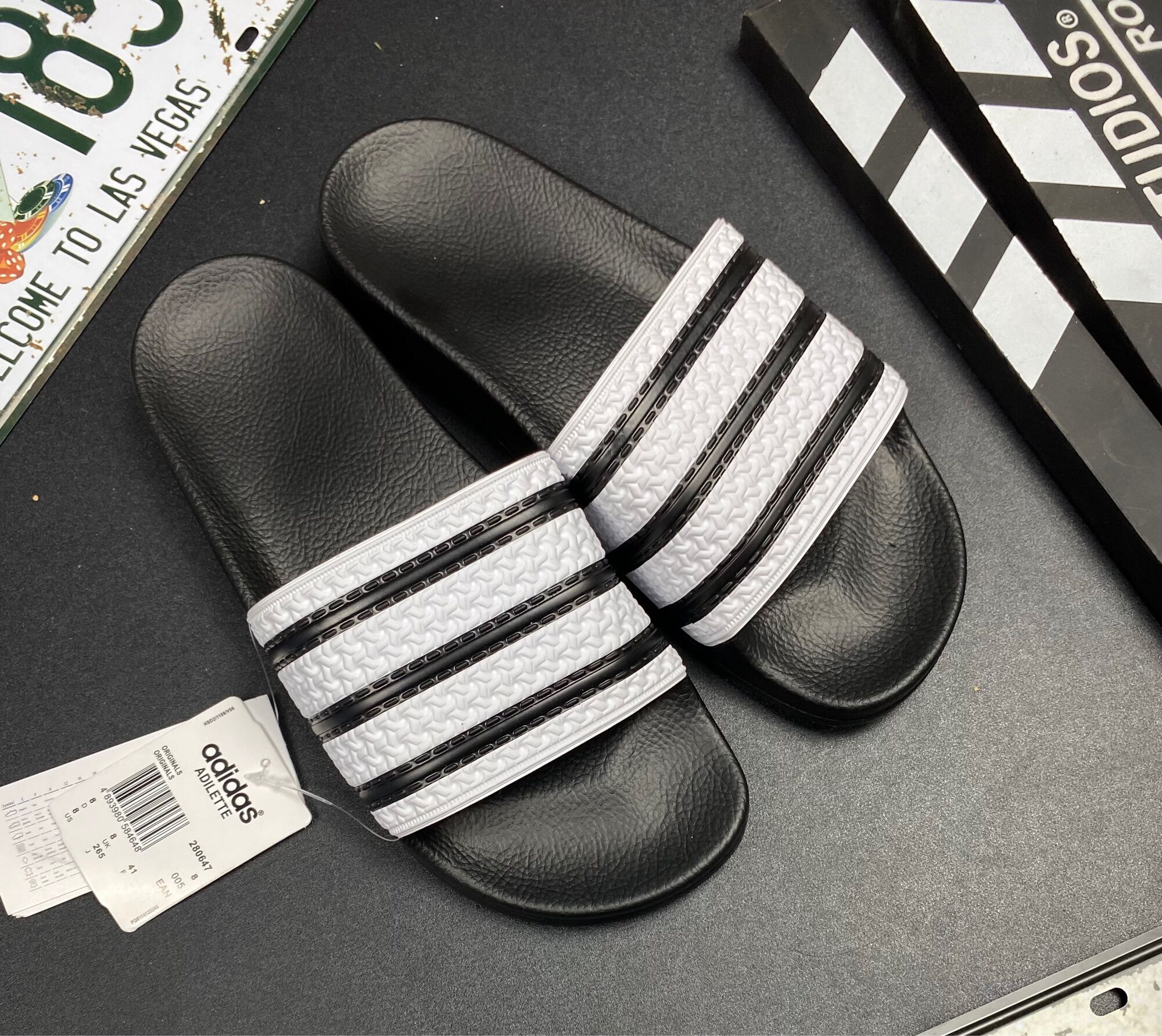 Dép Quai Ngang Adidas Nam Nữ Màu Đen Trắng - Dép Adidas Nam Nữ Đủ Size Đế Cứng, Đường Keo Chắc Chắn, Mang Trong Nhà, Mang Văn Phòng, VNXK 93 Thời Trang Xuất Khẩu