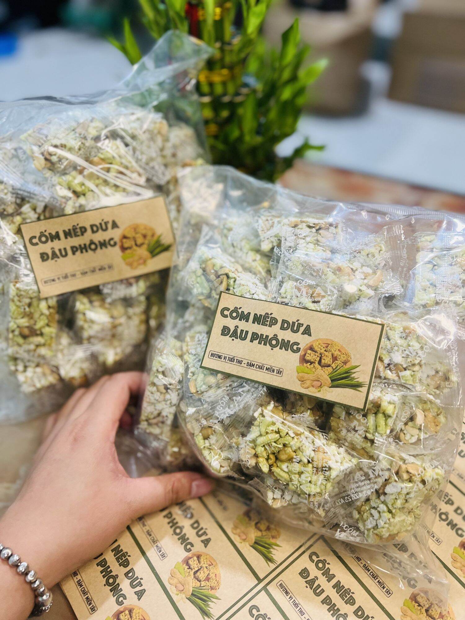Cốm nếp dứa nước cốt dừa tiền giang 500g hsd 90 ngày