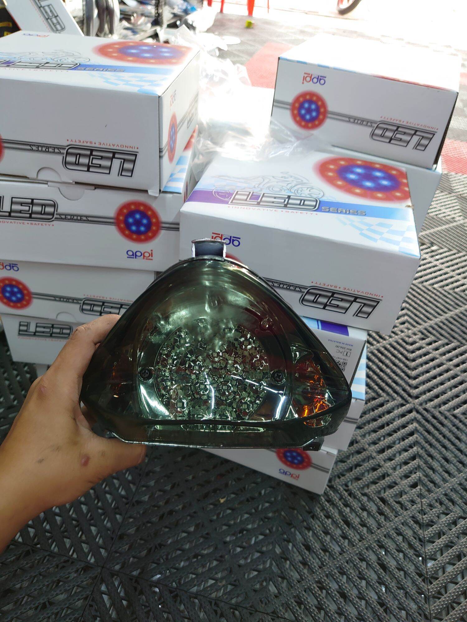 Đèn hậu appi cho ex 135 4s