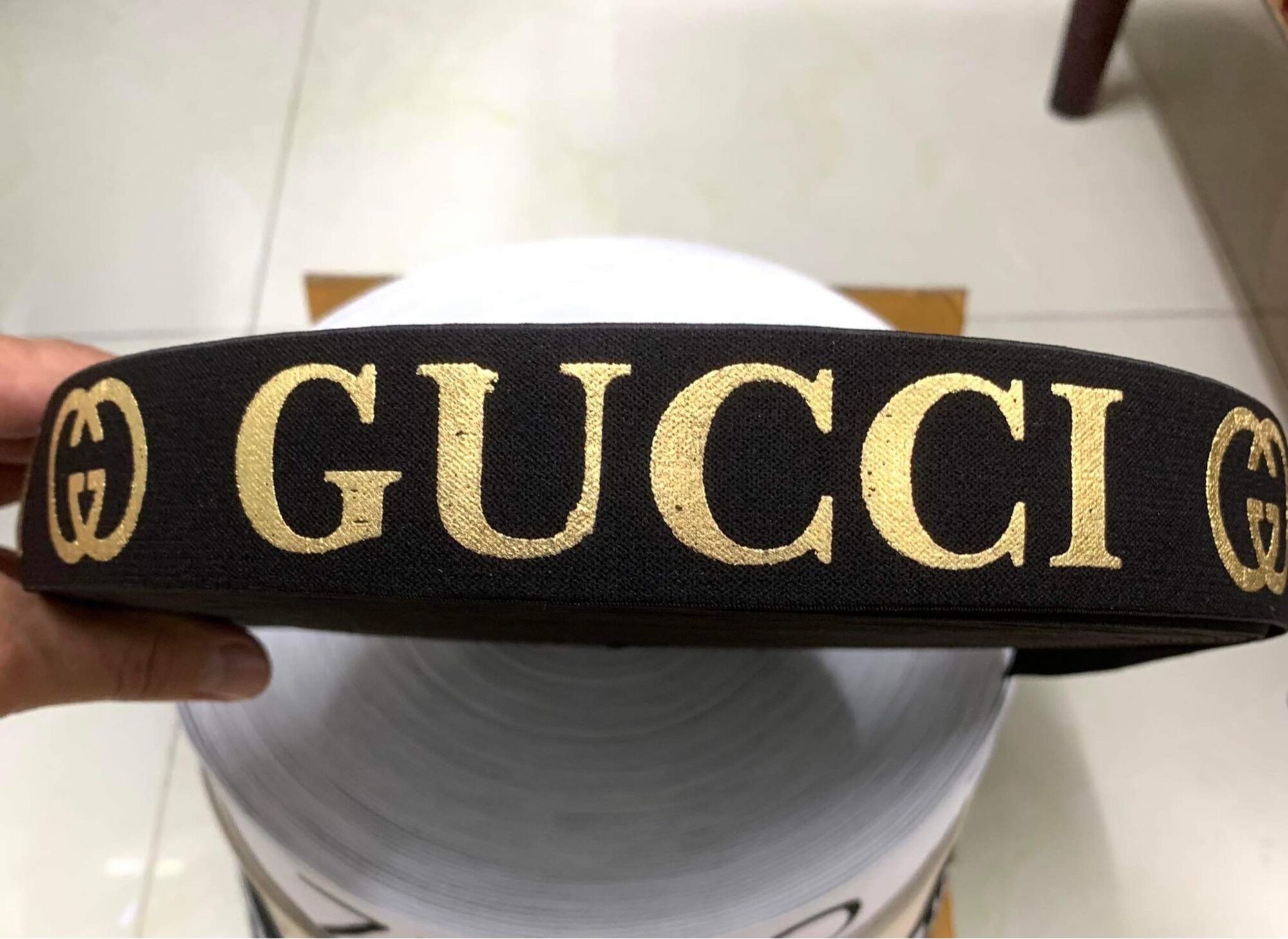 Thun đen trang trí, chữ kim tuyến gucci, bản 4cm