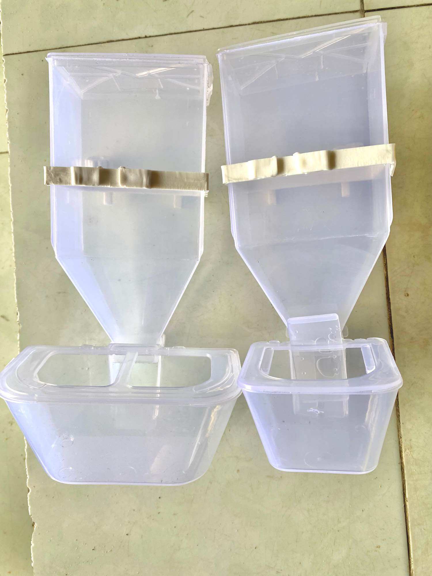 Máng ăn tự động cho chim cảnh, vẹt, gà đá - Hộp đựng thức ăn tự động cho gà