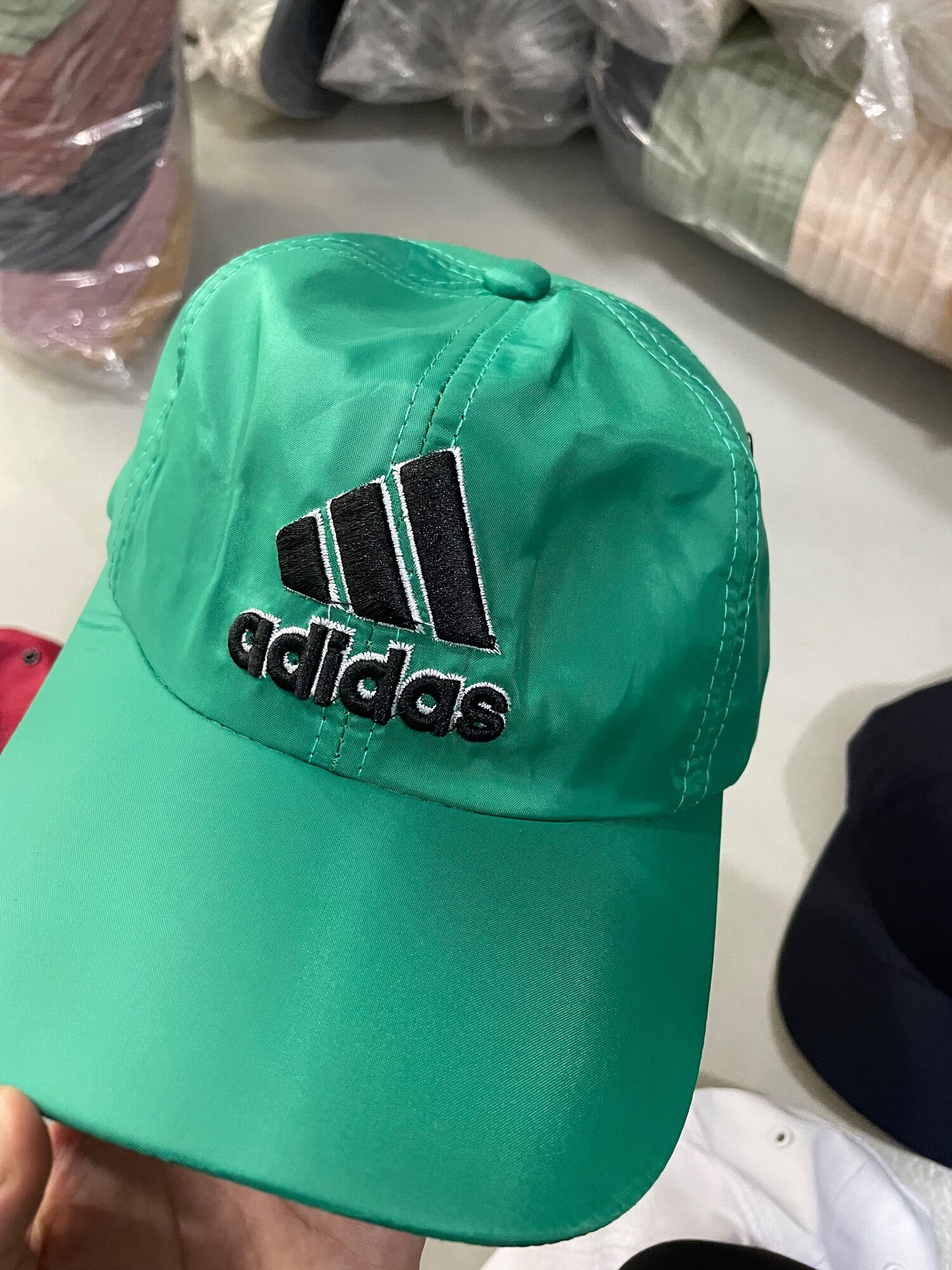 Mũ lưỡi trai chất liệu Dù thêu AdidasSs