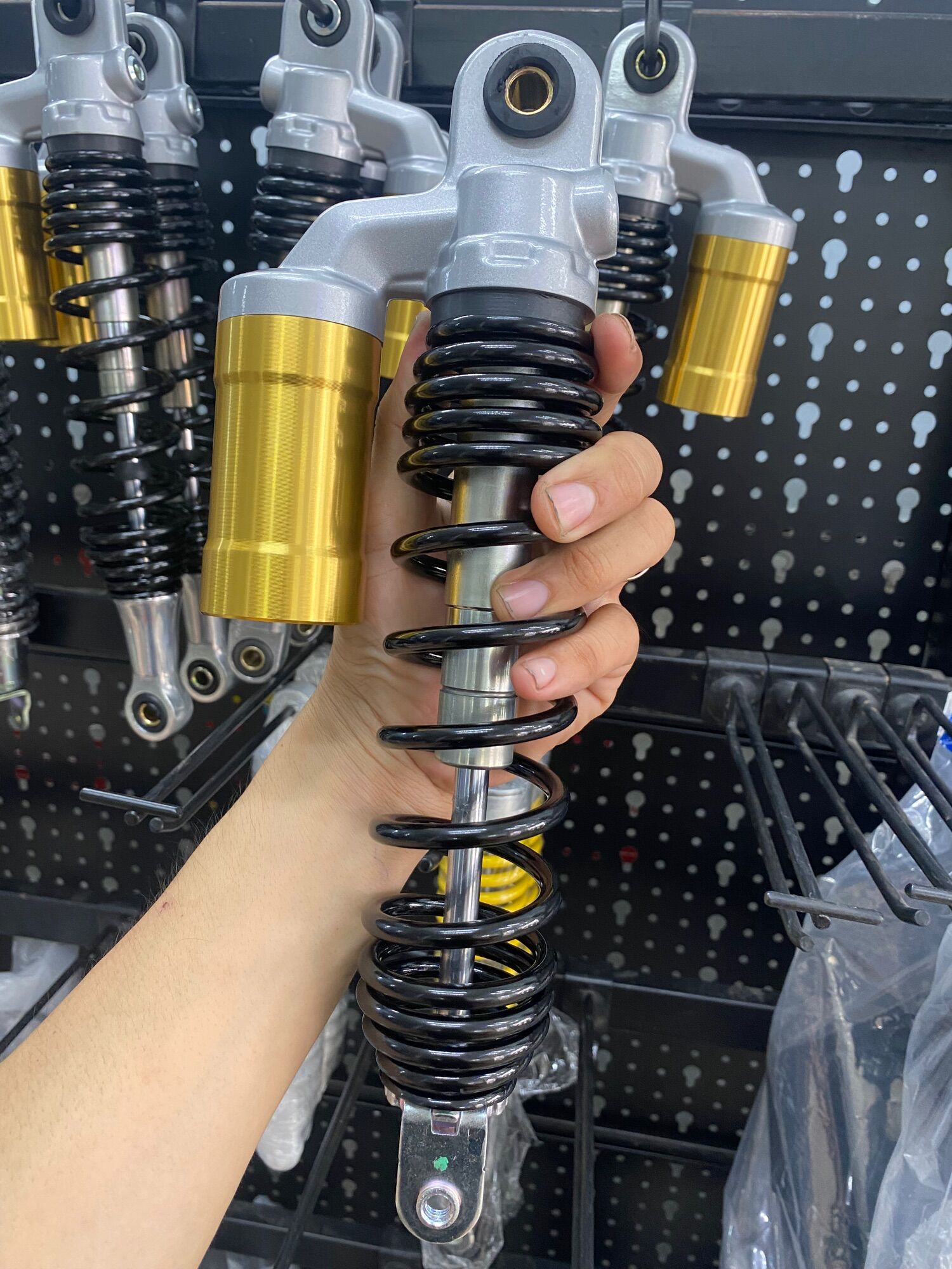 Phuộc Sau NVX lên cho : Sh Ý , Dylan , Ps , Pcx Chiều Dài 33,5cm